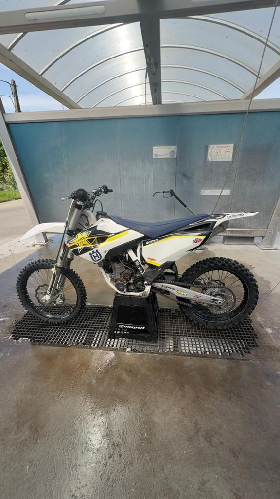 Husqvarna 350cc, Motos, Entreprise