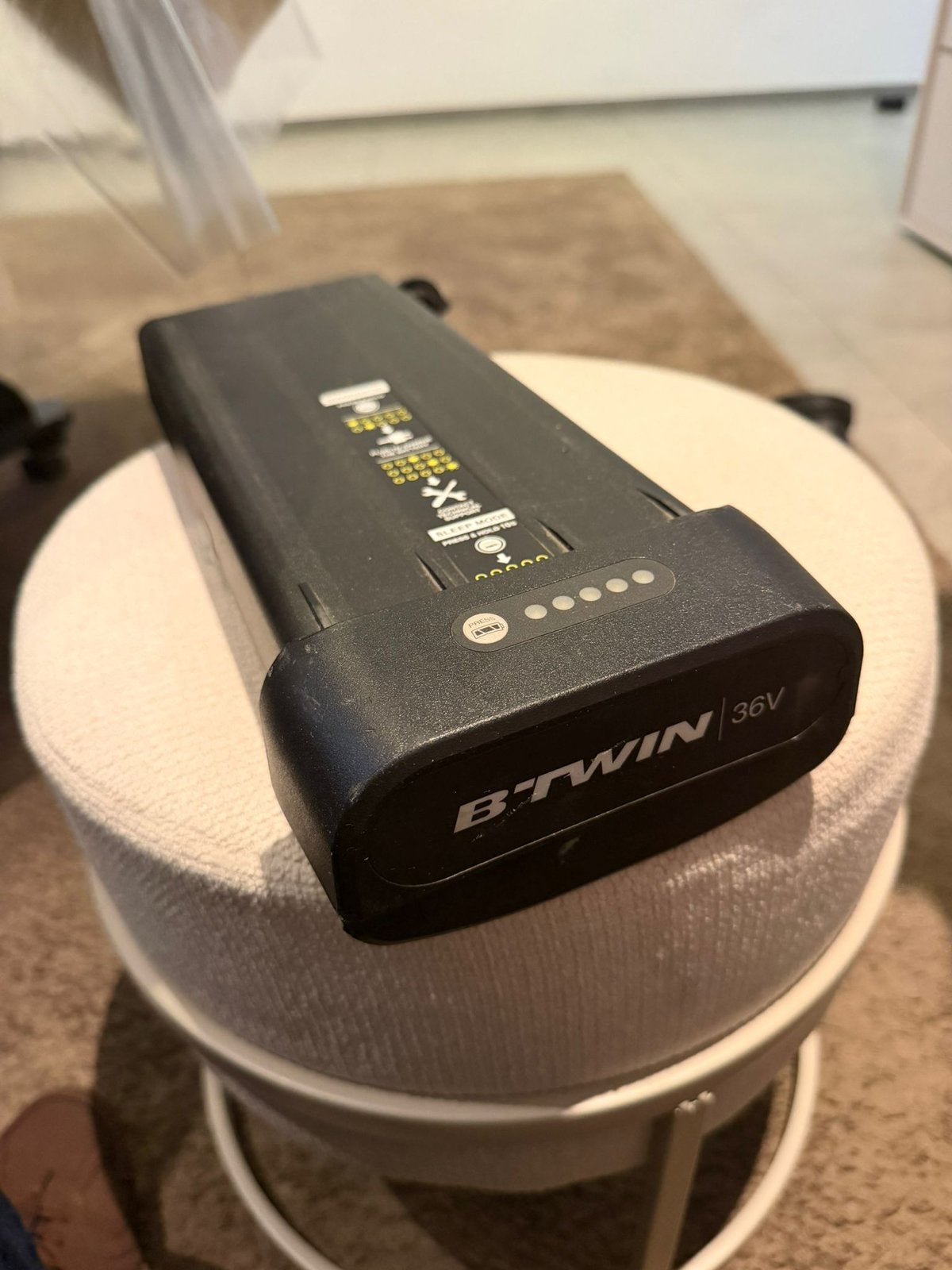 B’TWIN 36V e-bike accu + originele oplader te koop, Ophalen of Verzenden, Zo goed als nieuw