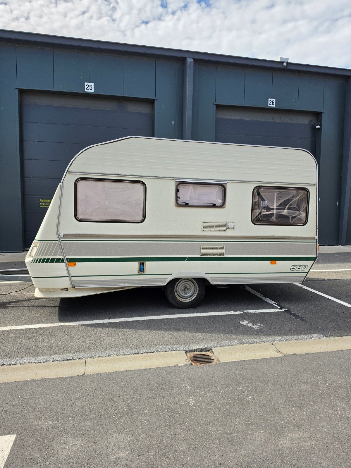 Caravan 750 kg chateau chiara, Caravans en Kamperen, Dwarsbed, Particulier, Openslaande ramen, Tot en met 4