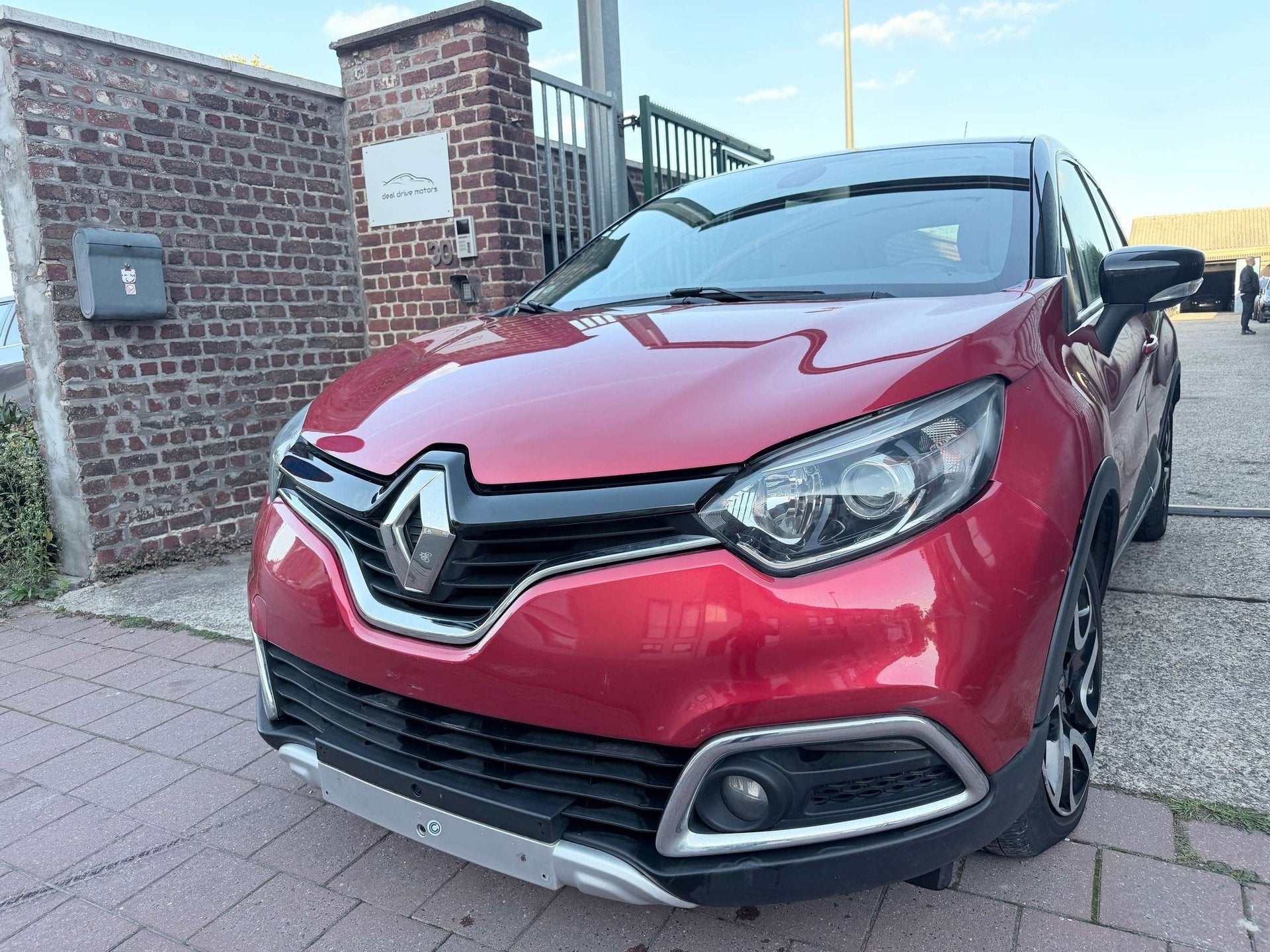 Renault Captur 1.5 DCI AUTOMAAT | NAVI | CRUISE | CAMERA, Autos, Rouge, Euro 5, Achat, 90 ch