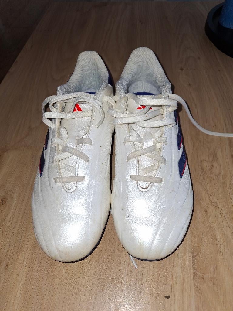 Voetbalschoenen Adidas wit, Sport en Fitness, Voetbal, Ophalen, Zo goed als nieuw, Schoenen