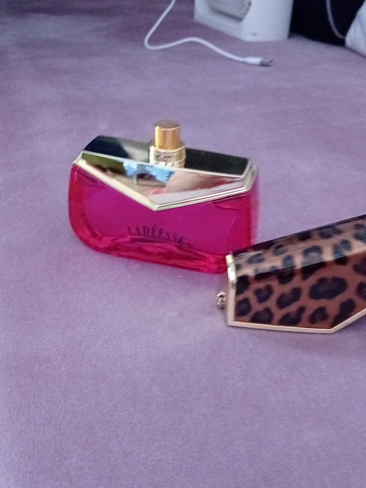 Ladeesse vrouwen parfum (bloemen)., Ophalen of Verzenden