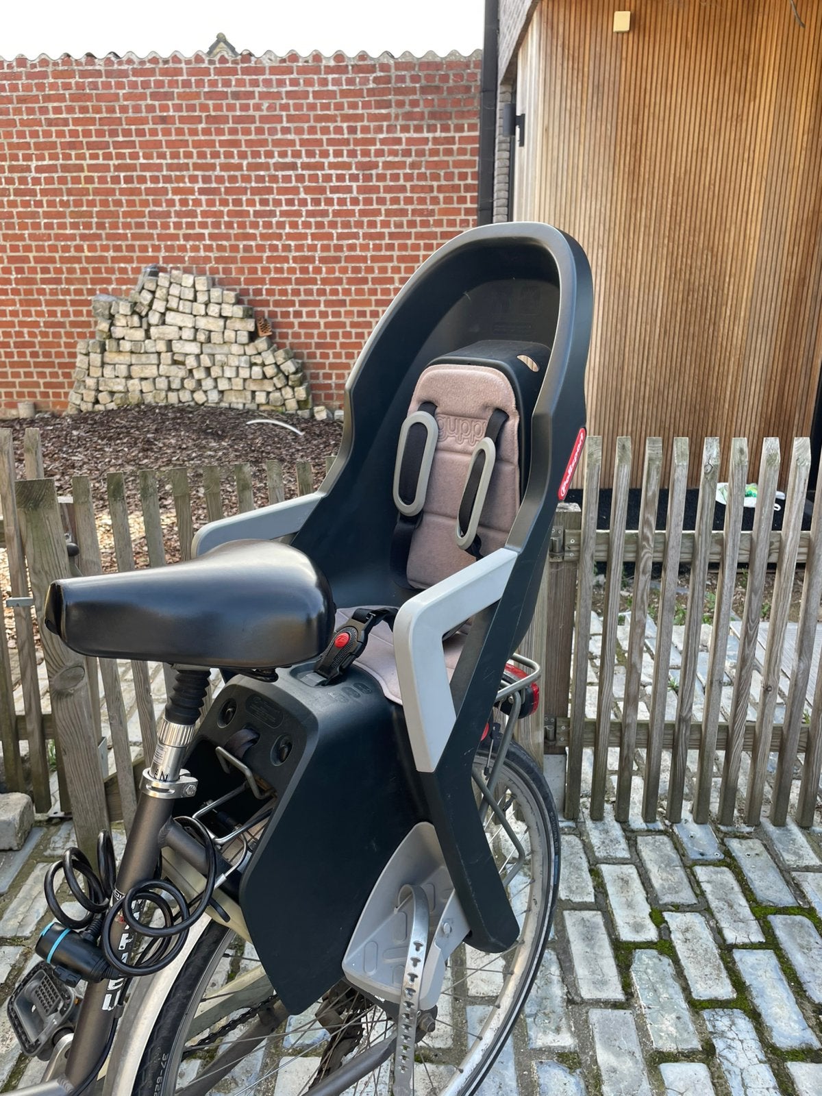 Guppy maxi fietsstoel, Fietsen en Brommers, Ophalen, Gebruikt, Achterzitje, Voetsteuntjes