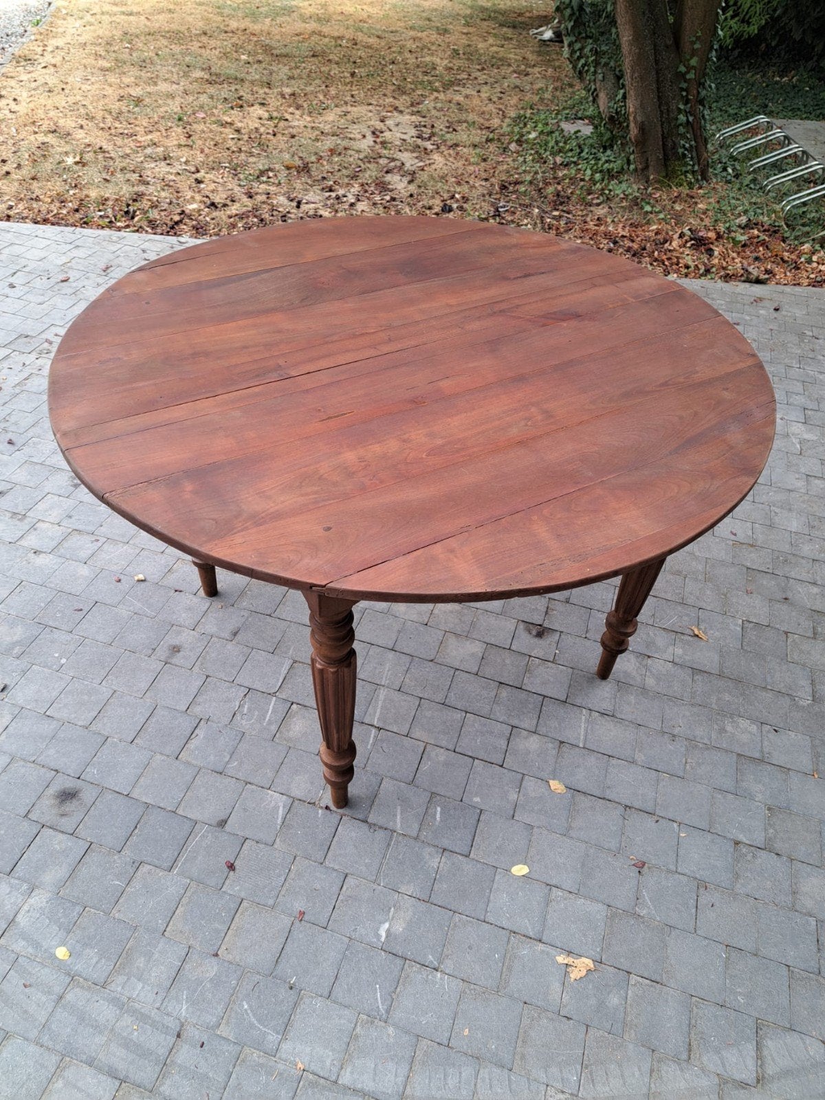 Table en bois, Enlèvement