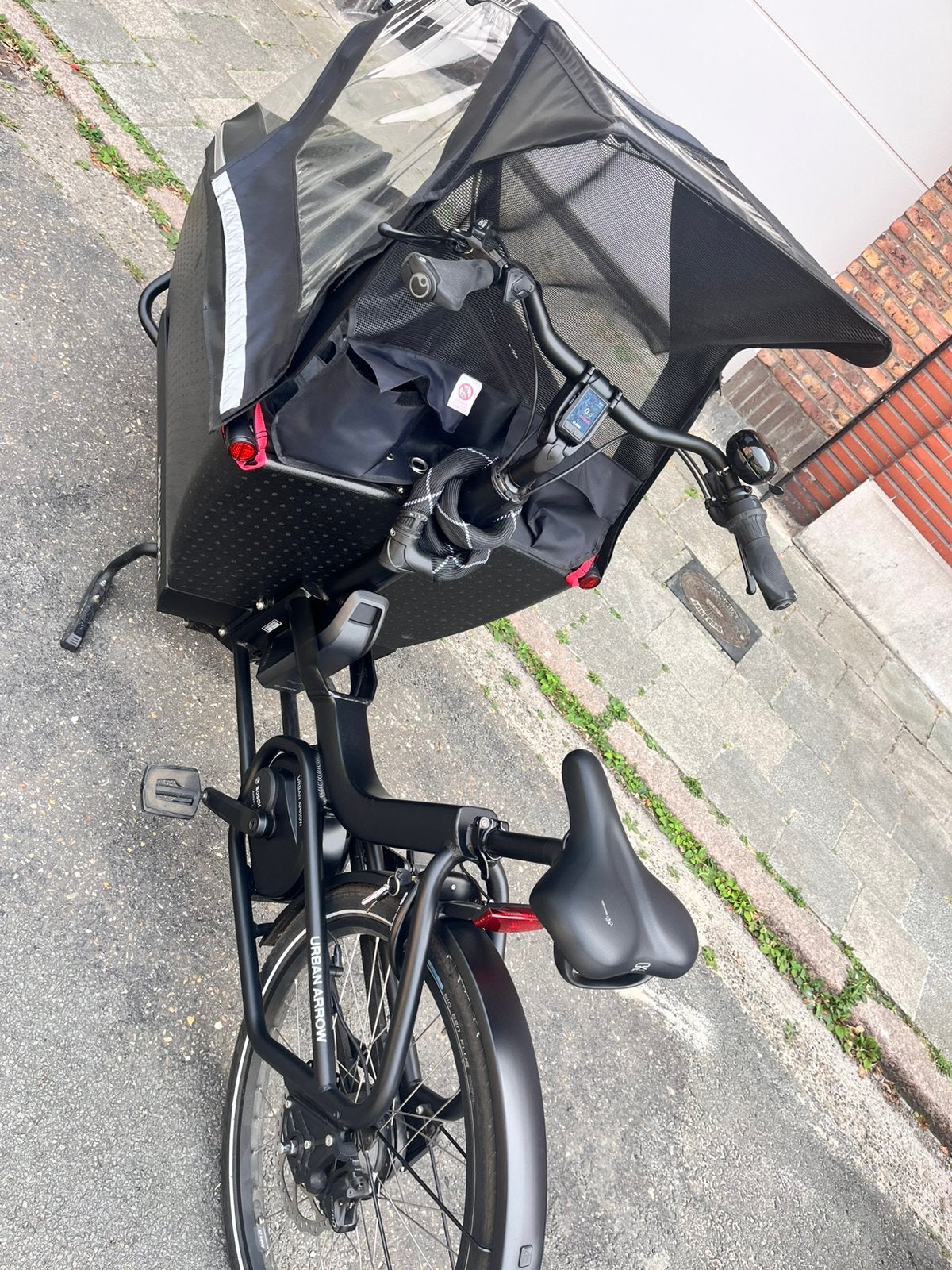 Urban Arrow Bakfiets zwart, 3 kinderen, Elektrisch, Zo goed als nieuw, Ophalen