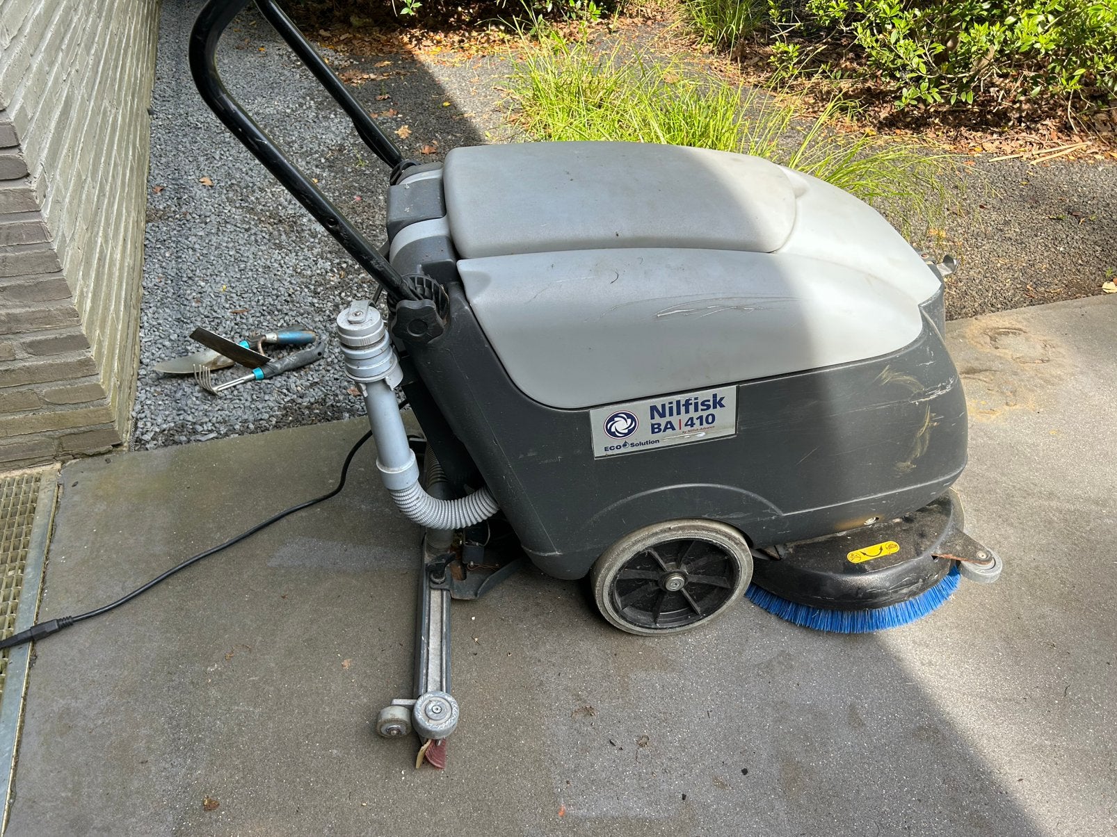 Auto-laveuse Schrobzuigmachine Nilfisk BA410 op batterijen, Ophalen