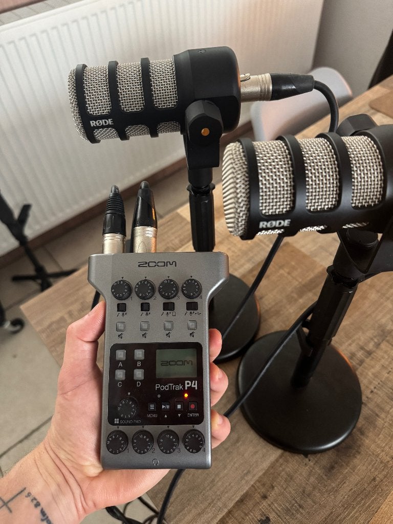 Podcast setup/ Rode mics - Zoom podtrack 4, Audio, Tv en Foto, Fotografie | Professionele apparatuur, Zo goed als nieuw, Overige typen