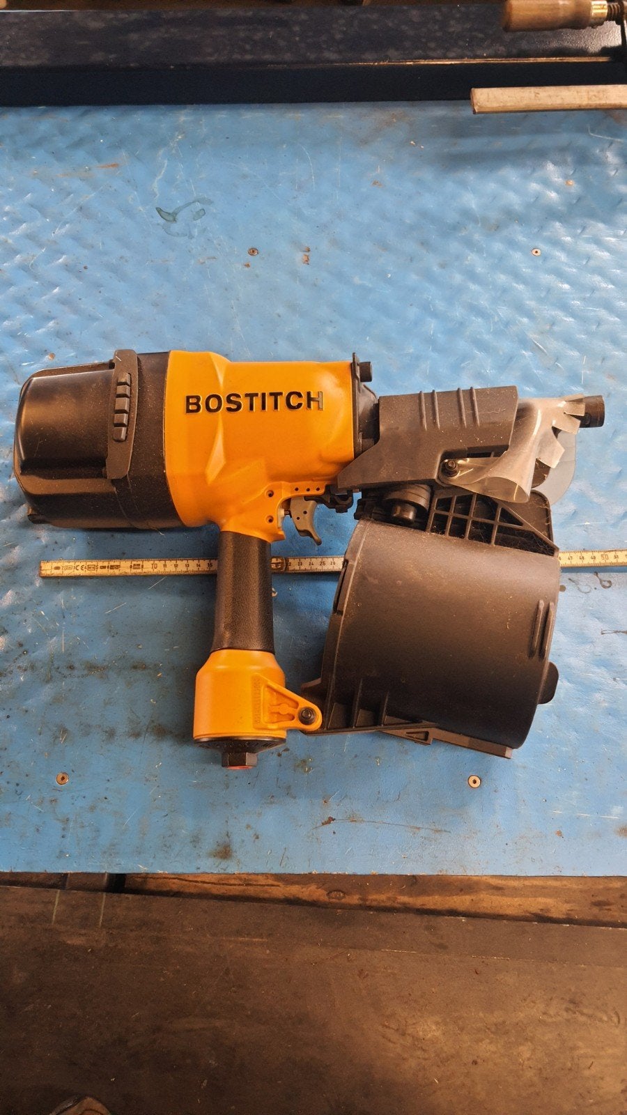 Bostitch groot nagelpistool op perslucht, Doe-het-zelf en Bouw, Gereedschap | Boormachines, Ophalen