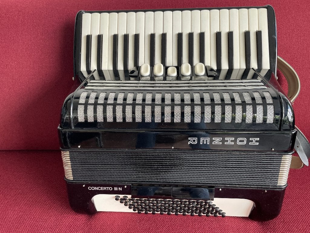 Compacte duitse Hohner Concerto IIIN accordeon.72 bas ., Enlèvement ou Envoi, Utilisé, Avec bretelles, 72 basses