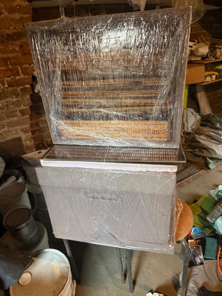 Ruche en bois avec cadres - matériel d’apiculture, Abeilles