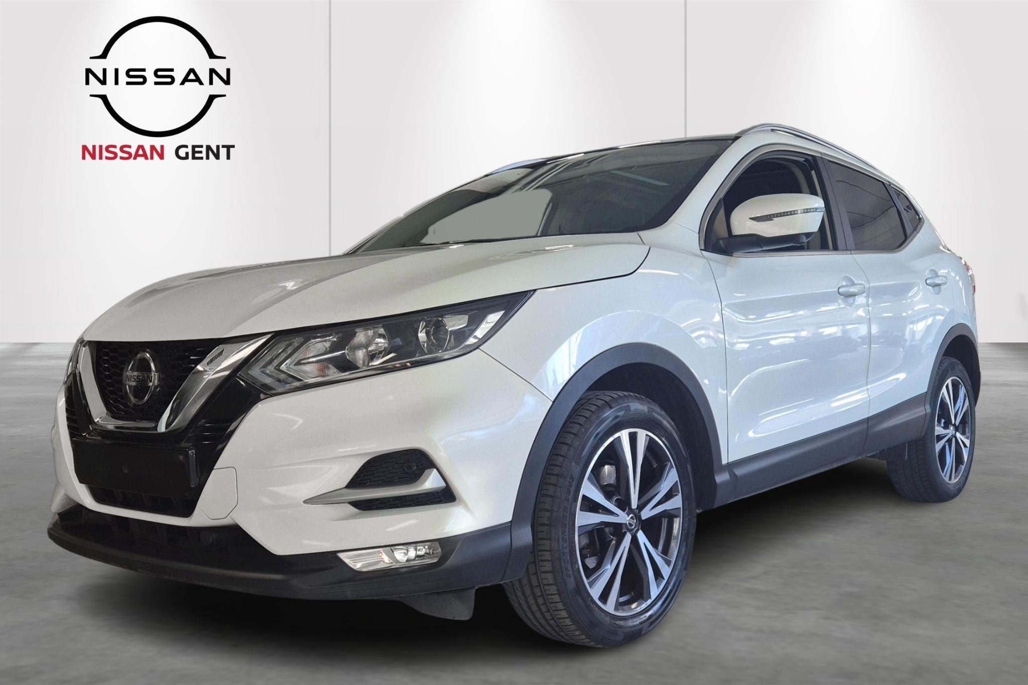 Nissan Qashqai DIG-T 140 N-Connecta Manueel/360 Camera/Navig, Auto's, Voorwielaandrijving, Gebruikt, Zwart, Wit