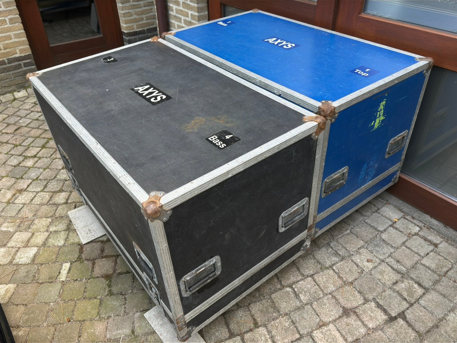 Deux grands flight cases Duran Audio, Enlèvement, Comme neuf