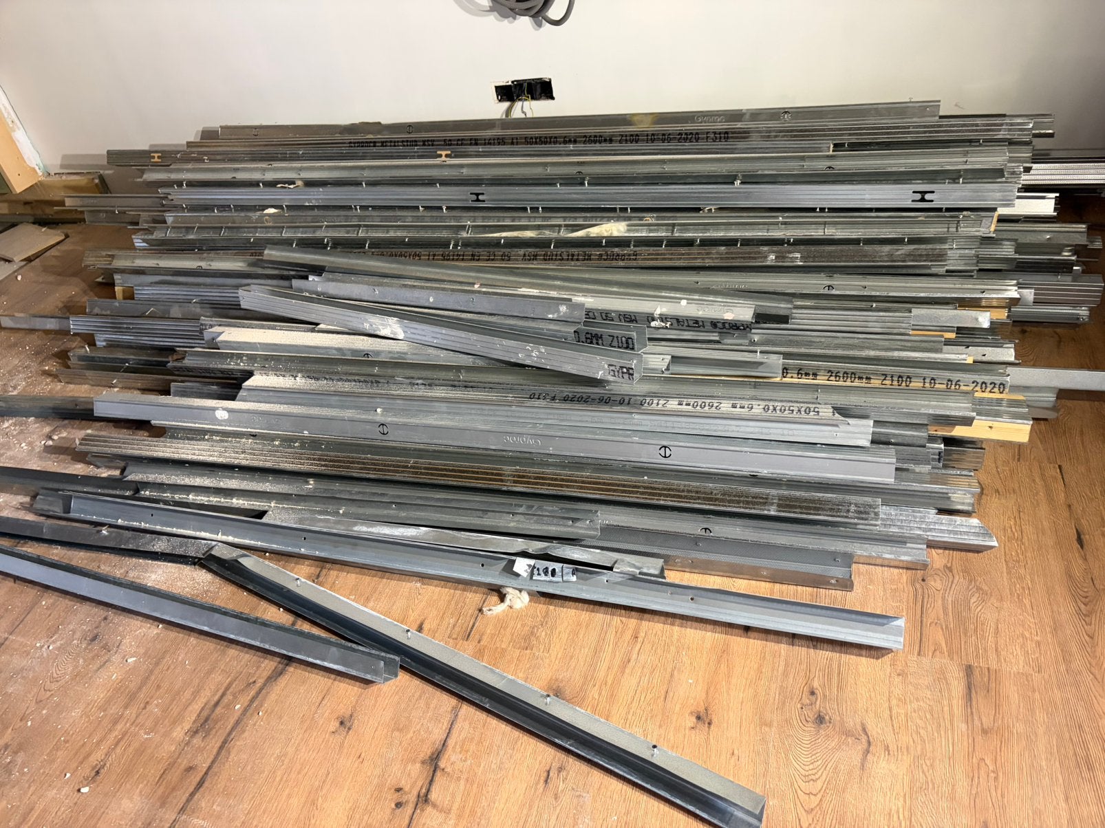 Metalstuds, Doe-het-zelf en Bouw, Metalen, Ophalen, Gebruikt