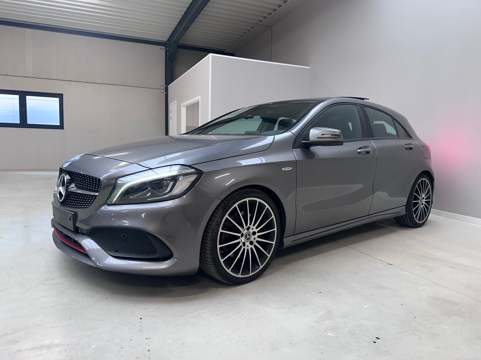 Mercedes A 250 i 4Matic AMG Pano Led Navi Leder Full Option, Auto's, Automaat, Dealer onderhouden, 4 cilinders, Leder