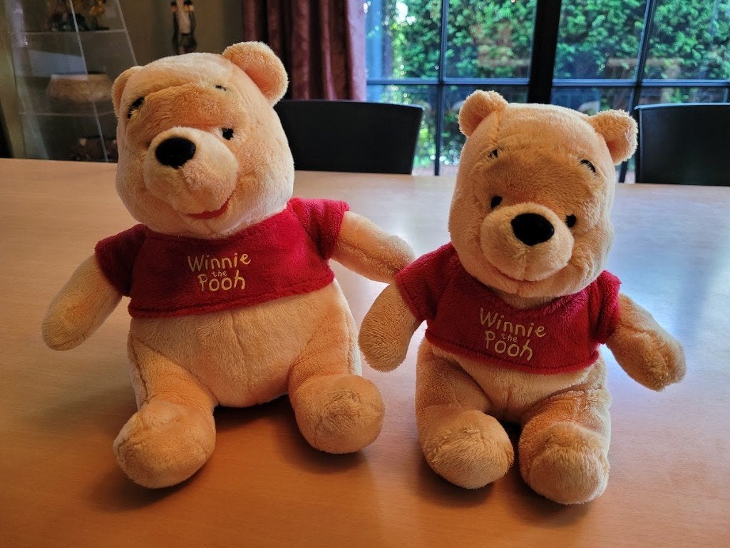2 jouets Winnie l'ourson Vintage, Collections, Disney, Comme neuf, Peluche, Winnie l'Ourson ou amis, Enlèvement ou Envoi