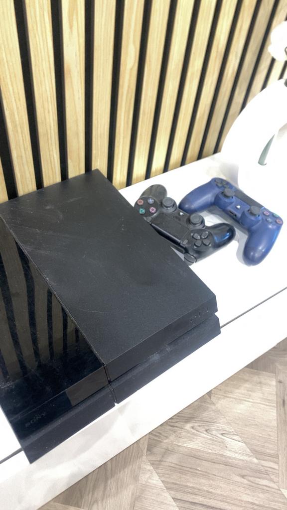 Ps4 2controllers, Games en Spelcomputers, Games | Sony PlayStation 4, Ophalen