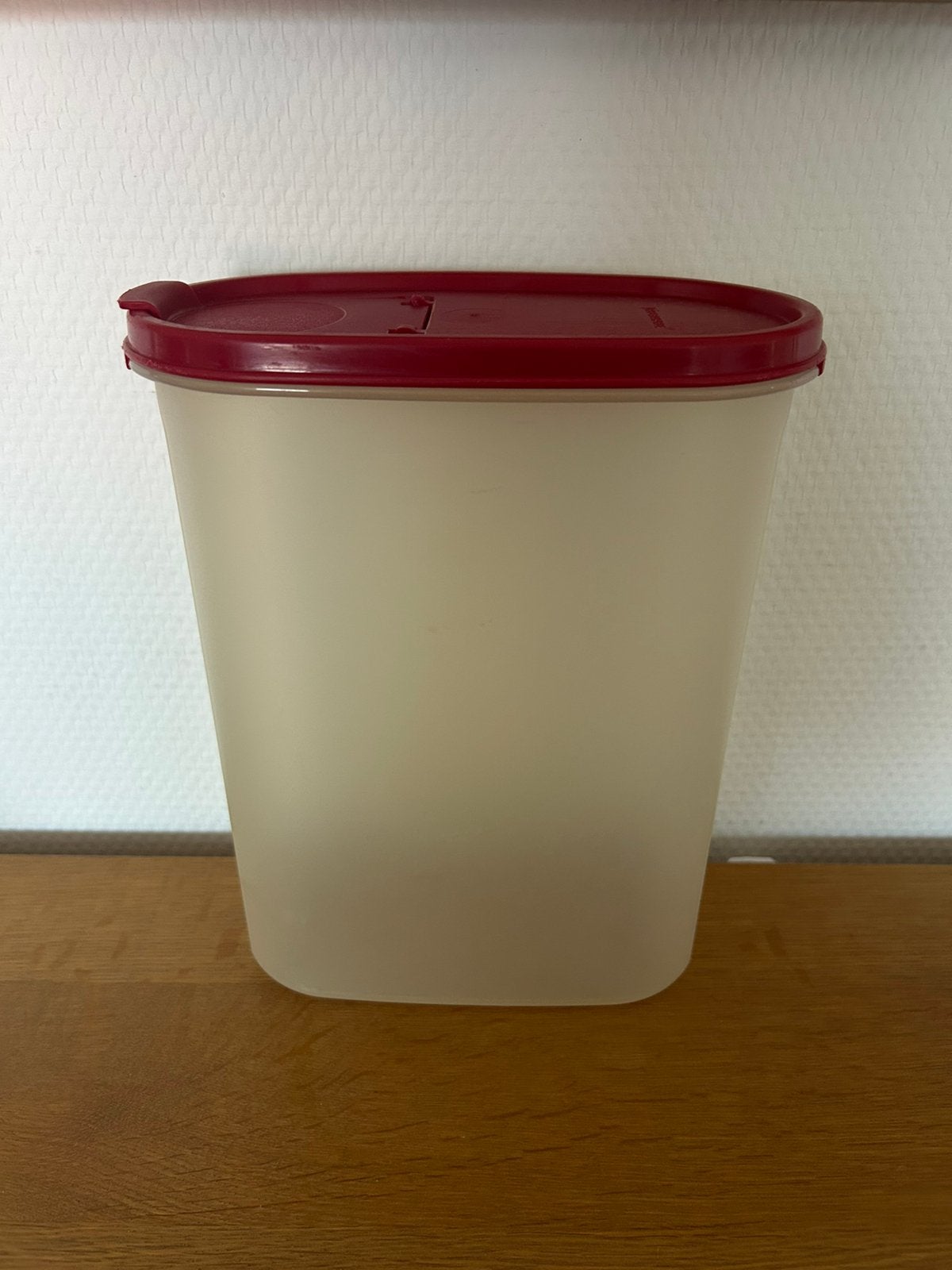 Ruimtespaarder Tupperware Rood maat 4 2.3 Liter, 230 ml, Ophalen of Verzenden, Zo goed als nieuw, Rood