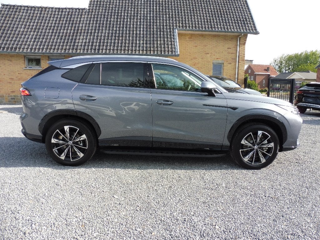 MG HS 1.5 T-GDi PHEV LUXURY 100 KM EV € 32.490,-, Dealer onderhouden, 4 cilinders, 272 kW, Leder