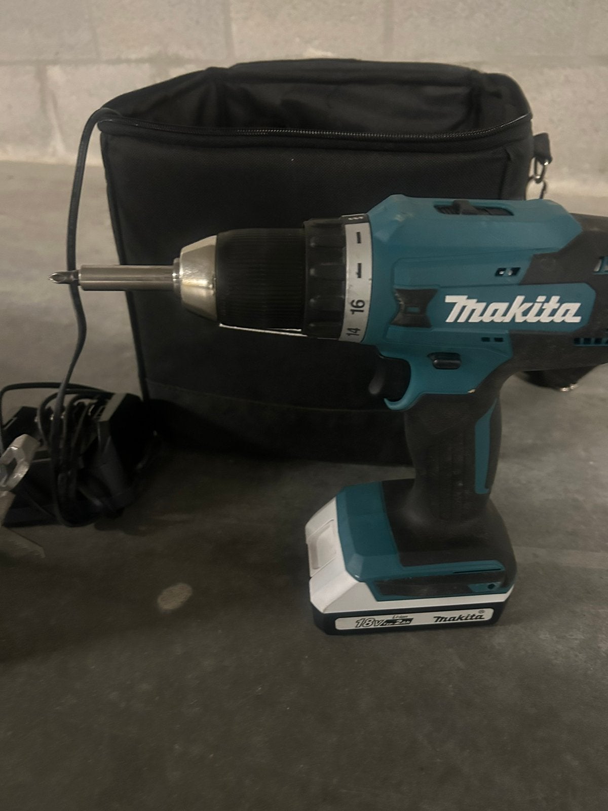 Makita, Enlèvement, Comme neuf