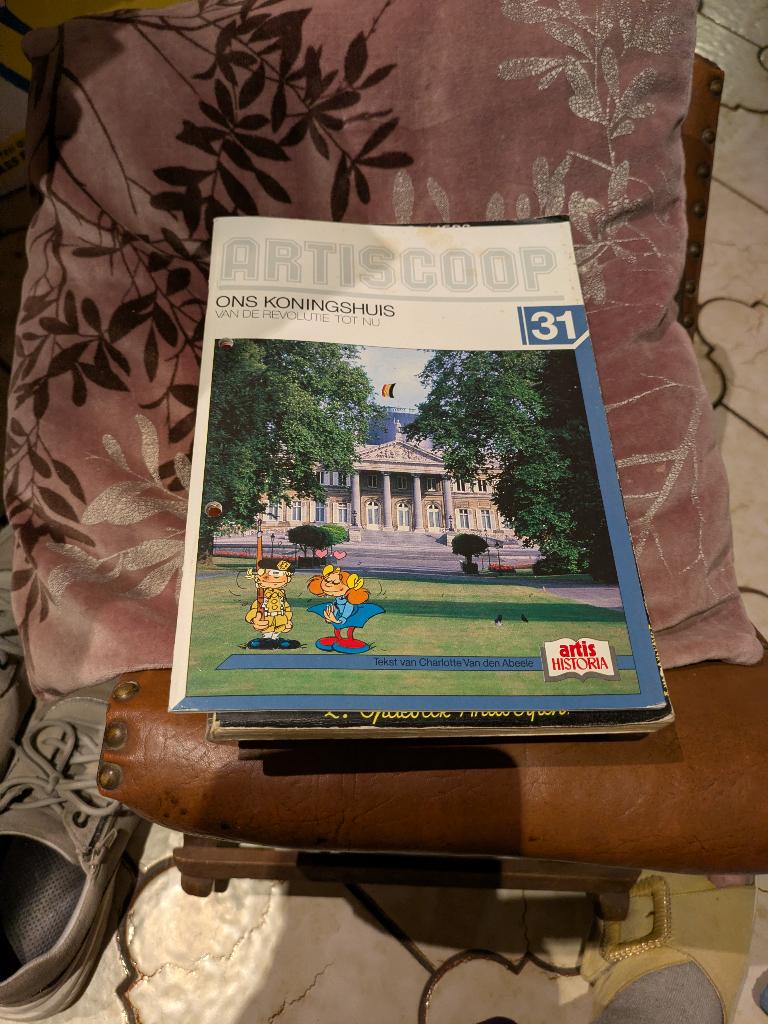 Ons koningshuis, Enlèvement ou Envoi, Comme neuf, Magazine ou livre