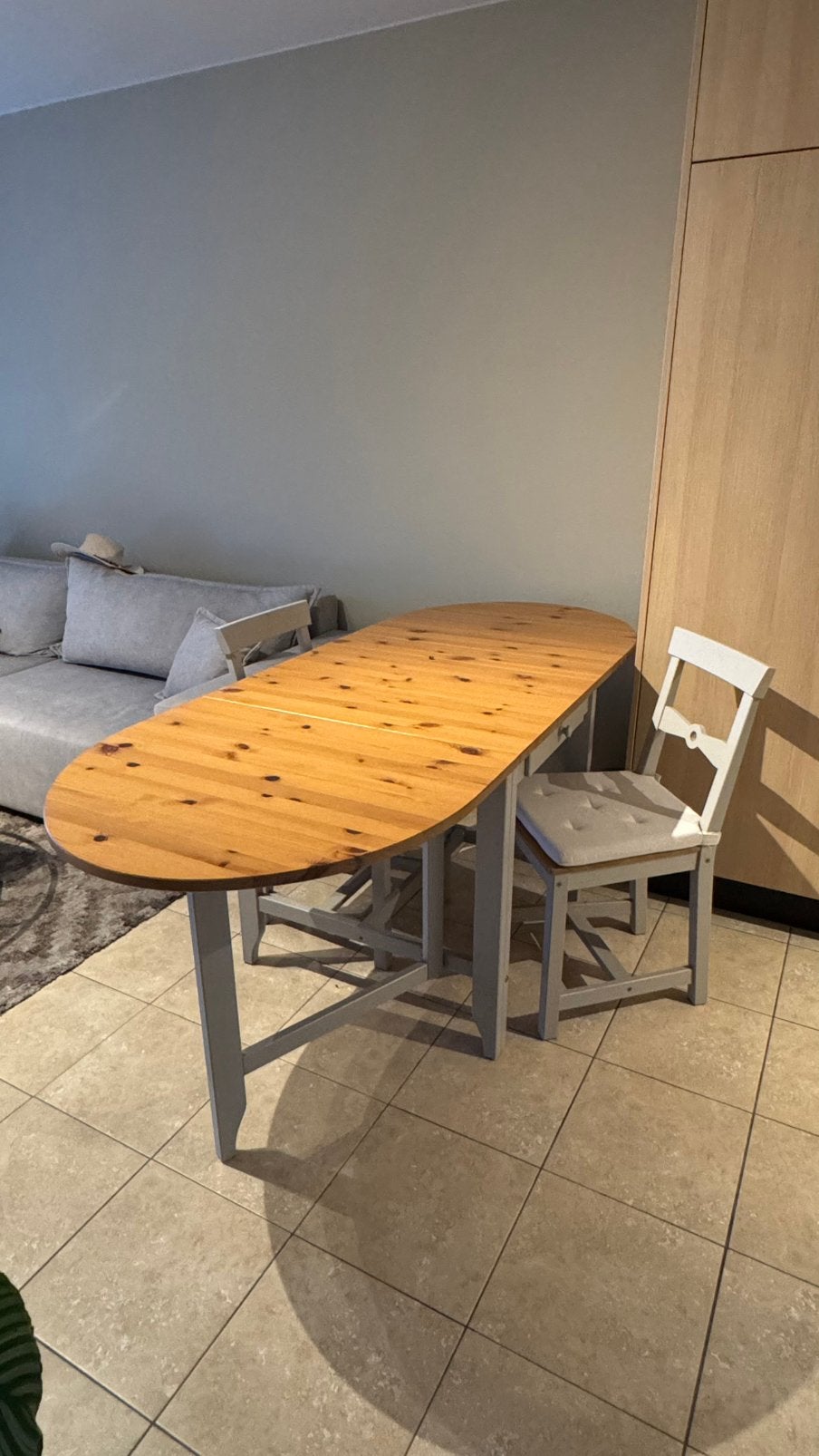 Houten Ikea tafel met 2 stoelen, Ophalen, Zo goed als nieuw