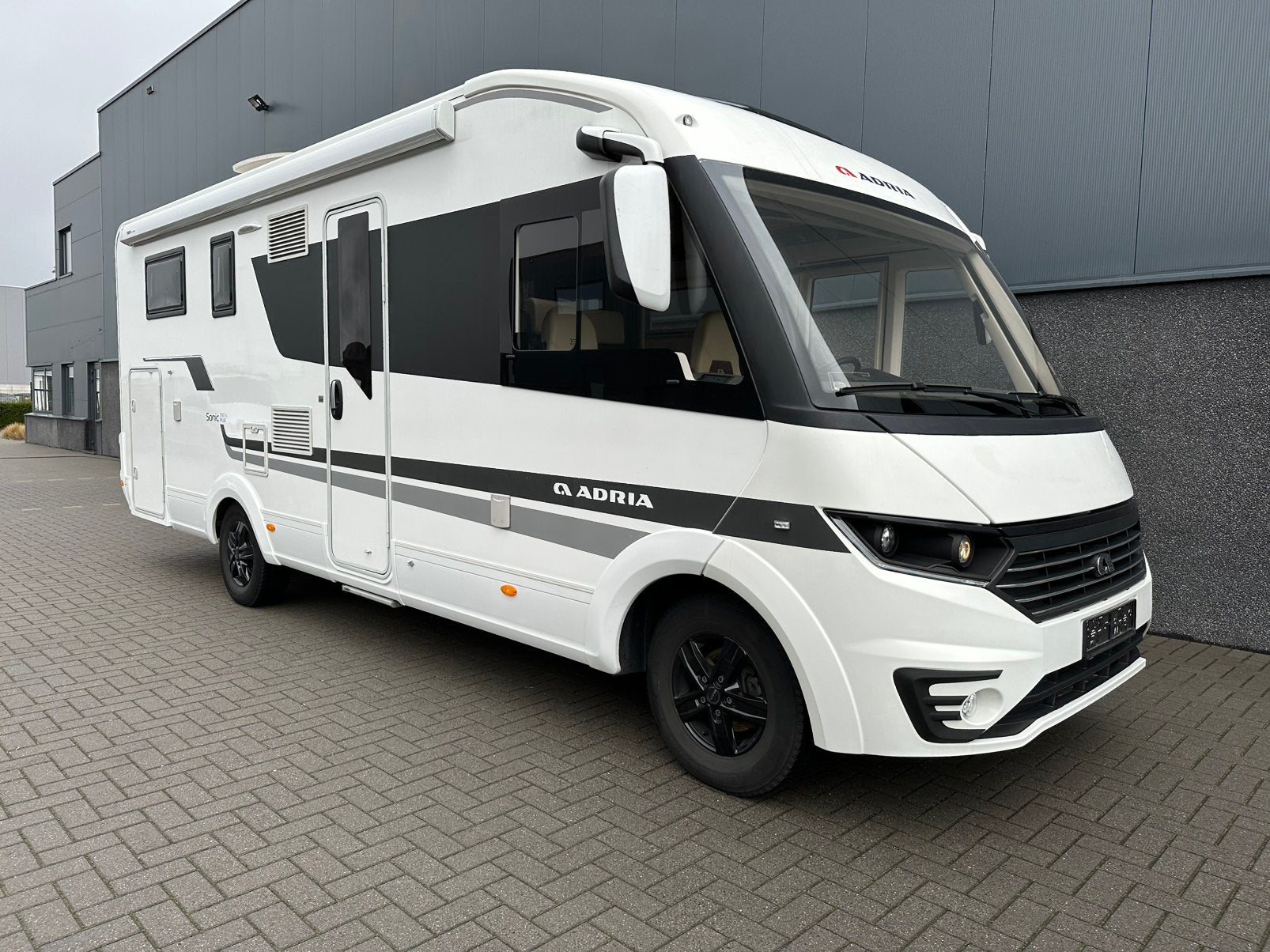 Adria Sonic 700 Sl Plus Mobilhome, Caravans en Kamperen, Mobilhomes, Particulier, tot en met 4, Integraal, Adria, Fiat, 7 tot 8 meter