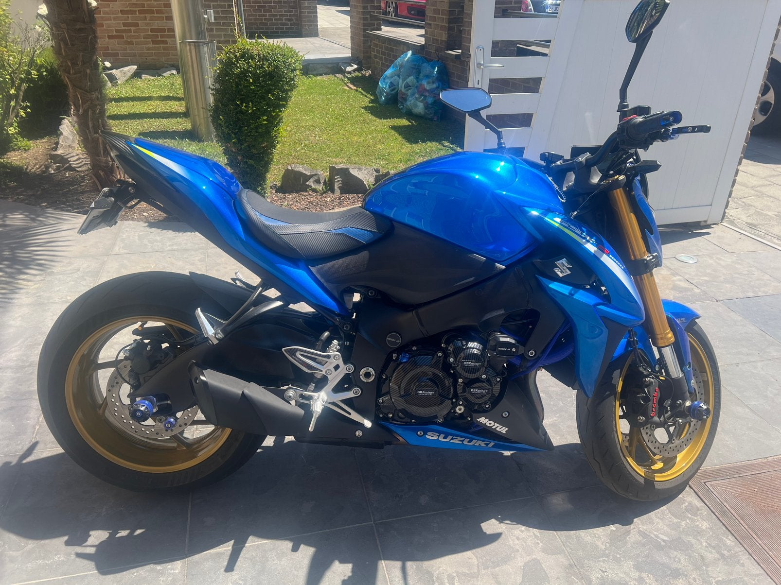 Suzuki gsxs1000, Particulier
