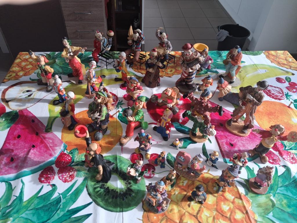 Groot lot van clows zie de foto s vraag maar info en prijs, Ophalen