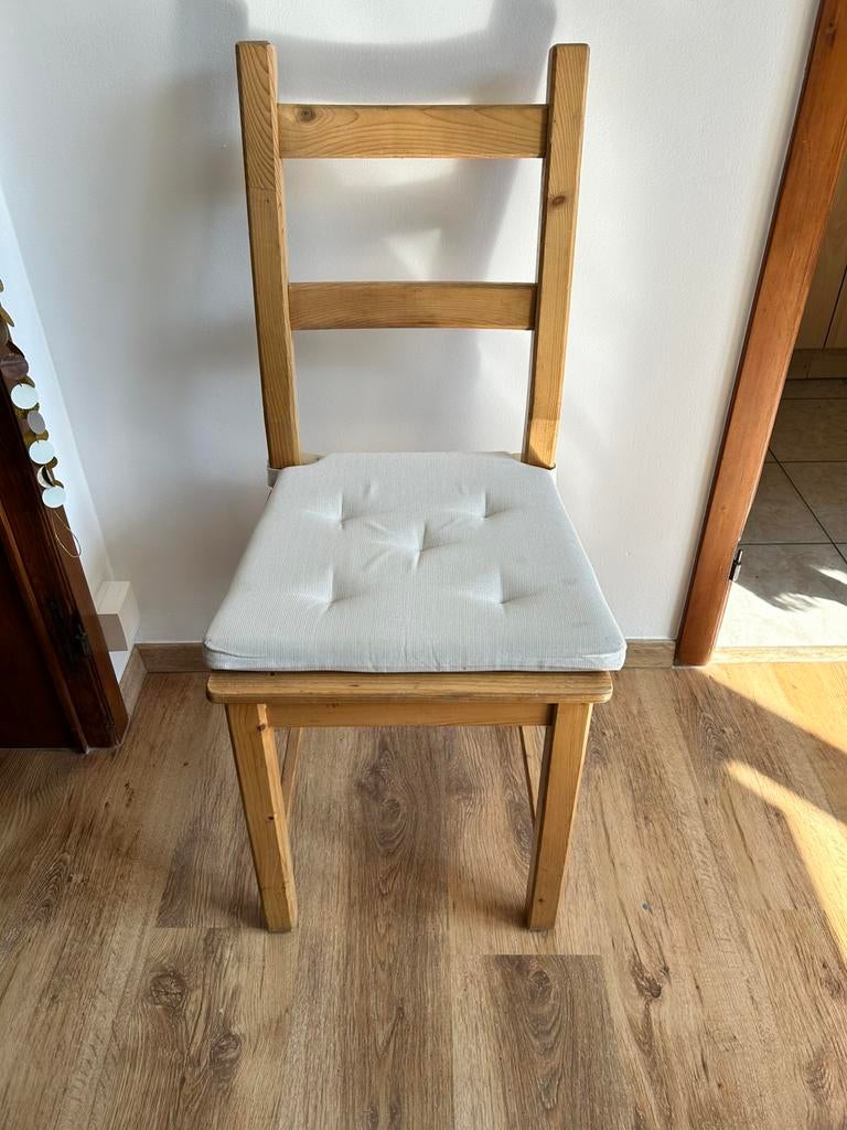 Lot de 4 chaises en bois clair + 4 coussins blancs, Enlèvement, Comme neuf, Bois, Quatre