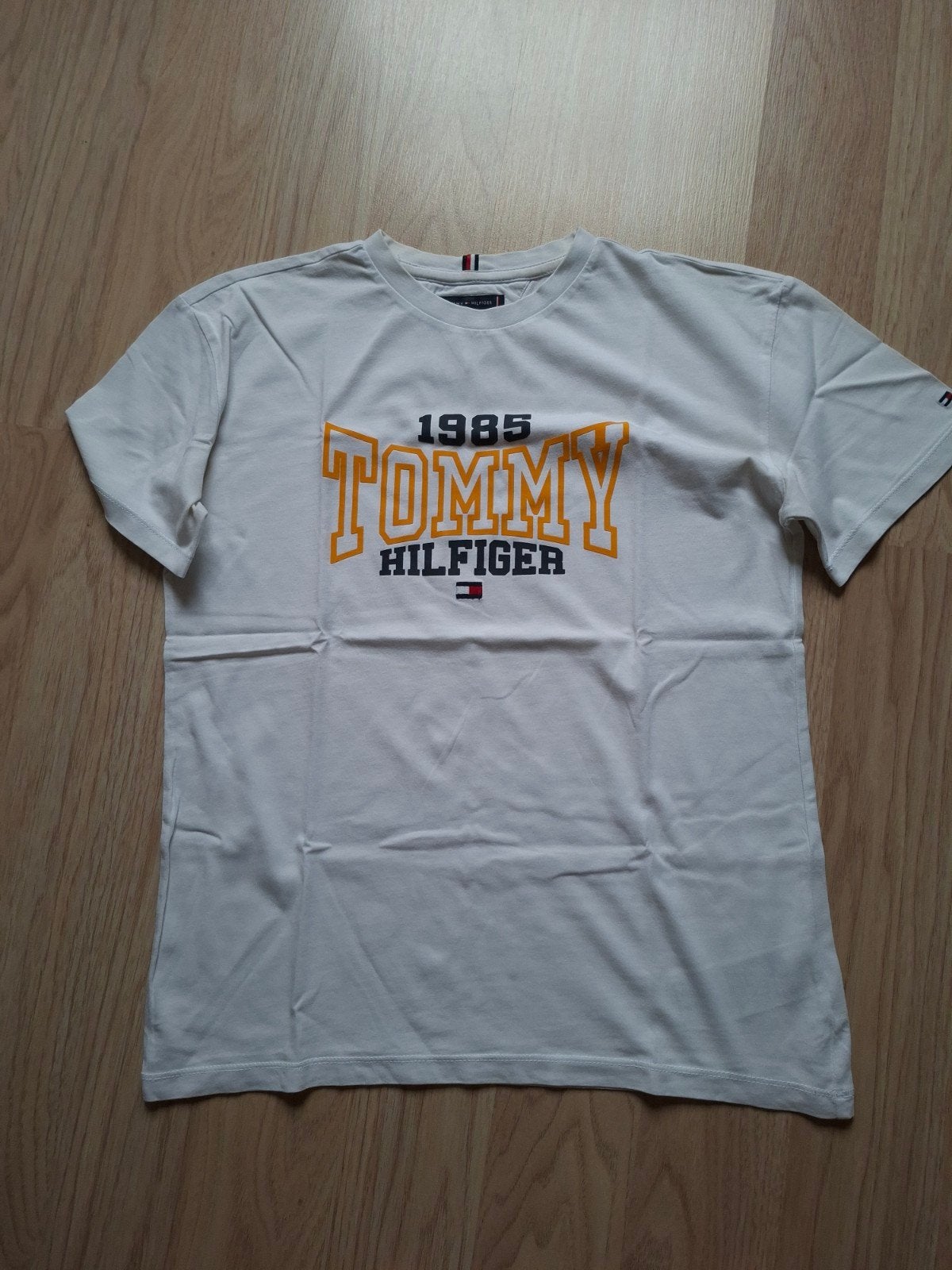 T-Shirt Tommy Hilfiger 14j, Enlèvement