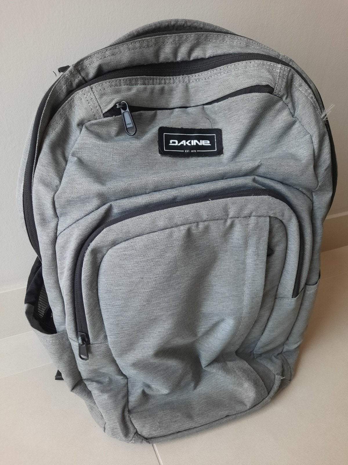 Grijze laptoprugzak Dakine Campus 33L, Ophalen