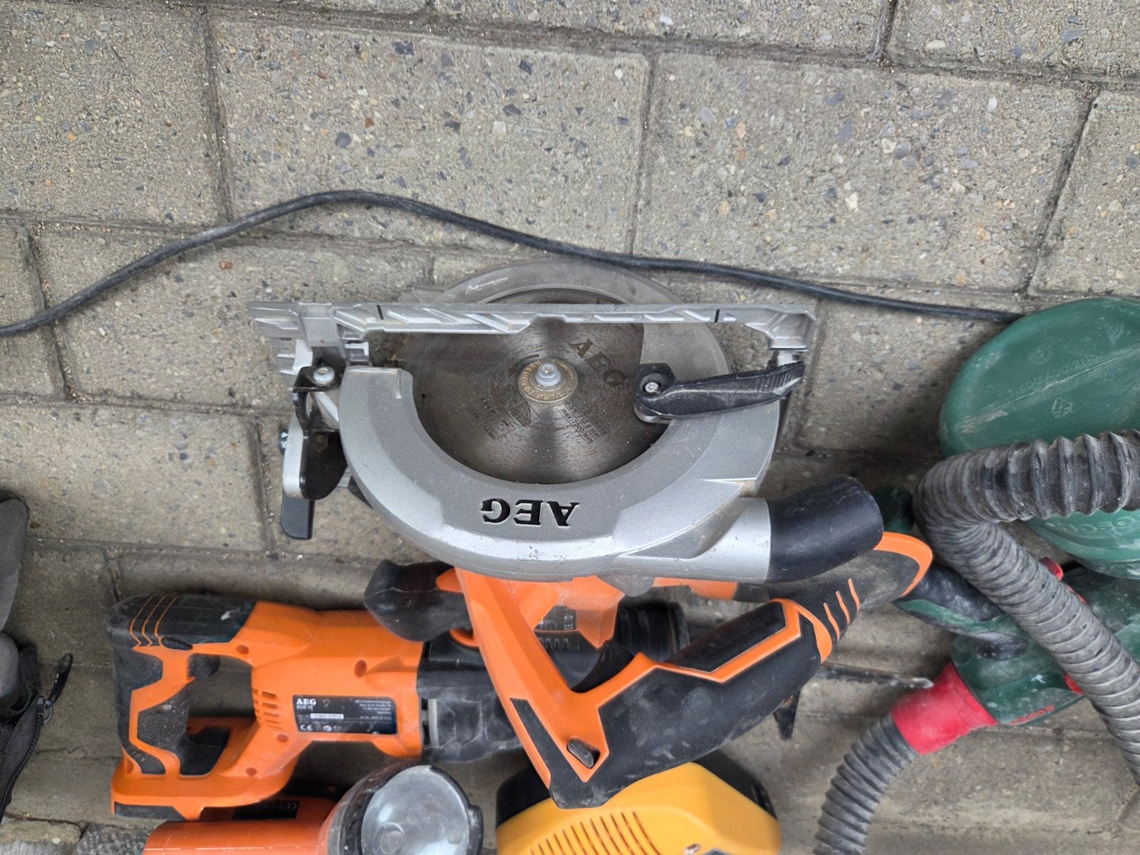 outils AEG, Enlèvement