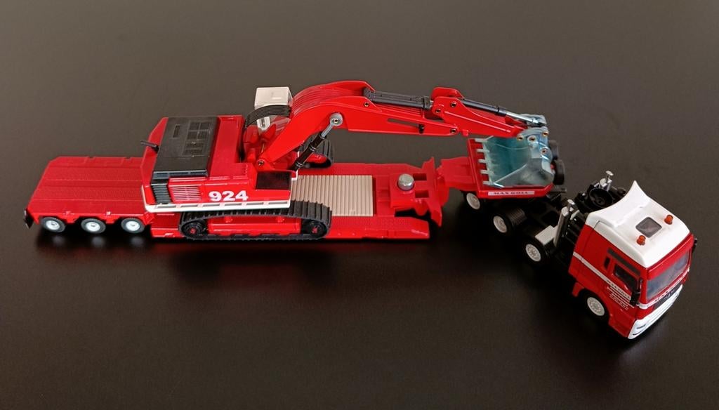 Chargeur surbaissé Siku Super Man Max Goll avec excavatrice, Enlèvement ou Envoi, Comme neuf, Bus ou Camion, SIKU