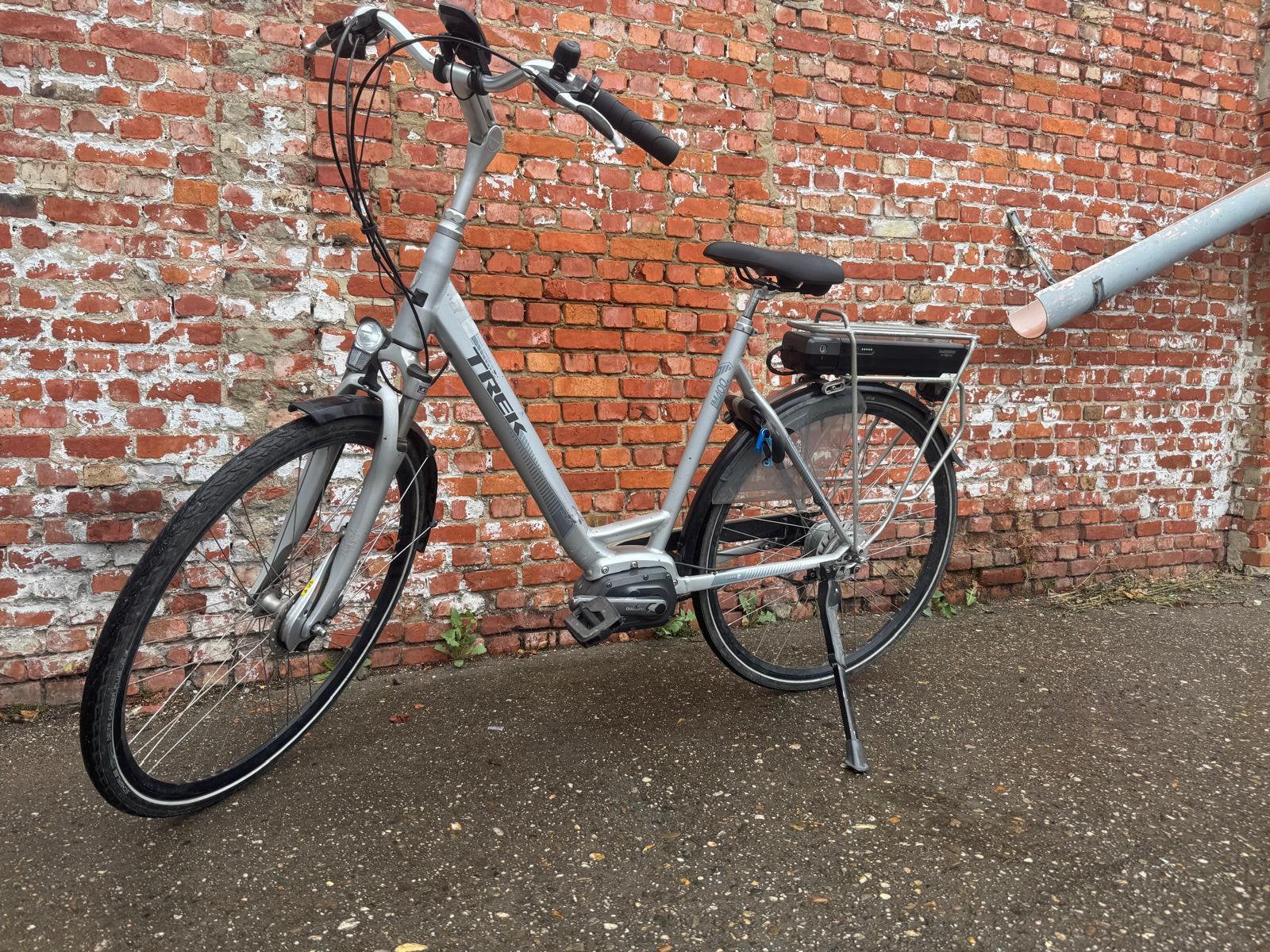 VÉLO ÉLECTRIQUE TREK AVEC MOTEUR CENTRAL SHIMANO, Enlèvement, Comme neuf