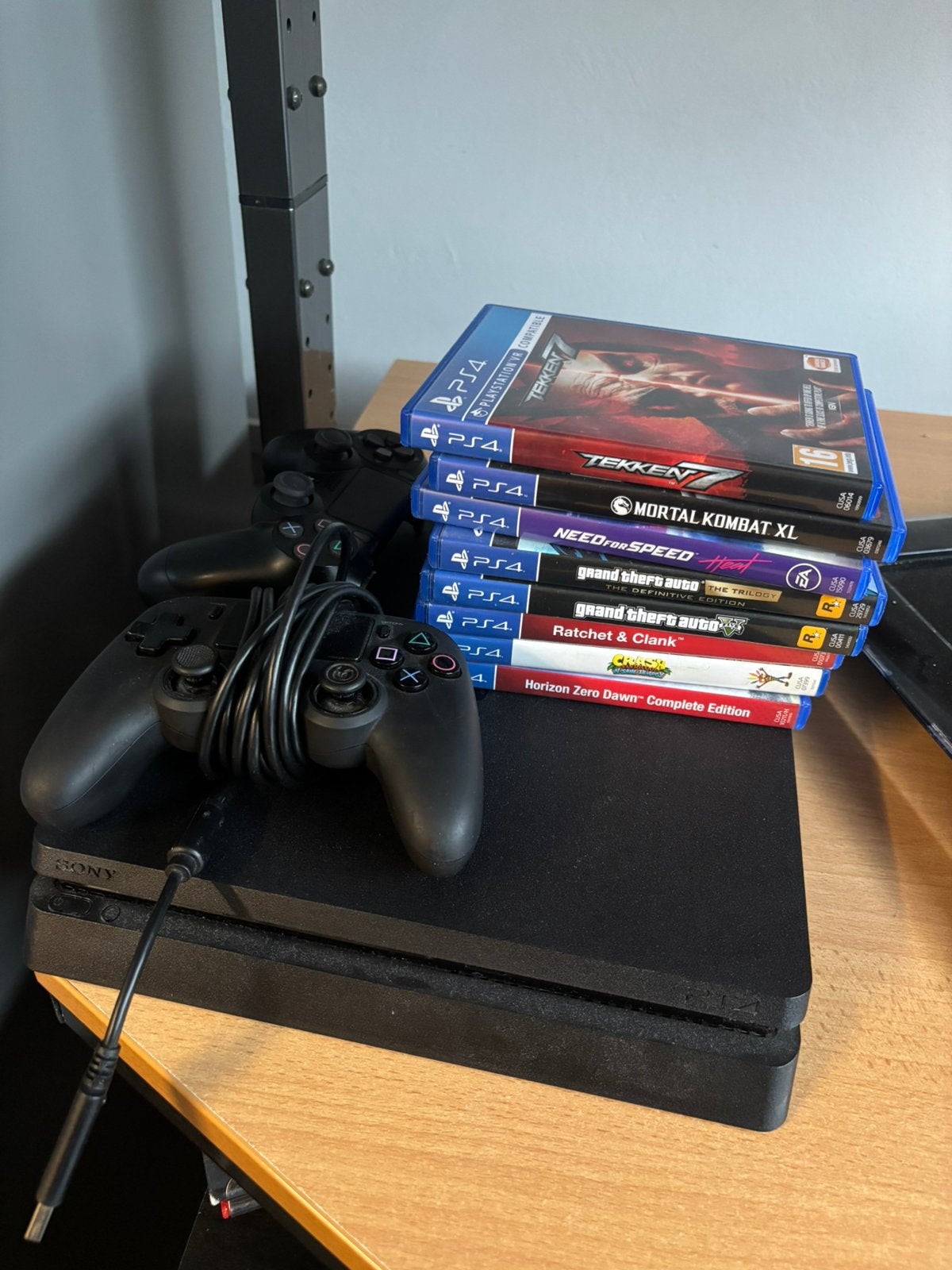 Ps4 slim in topstaat + 2 controllers + 7 games, Ophalen, Zo goed als nieuw, Slim