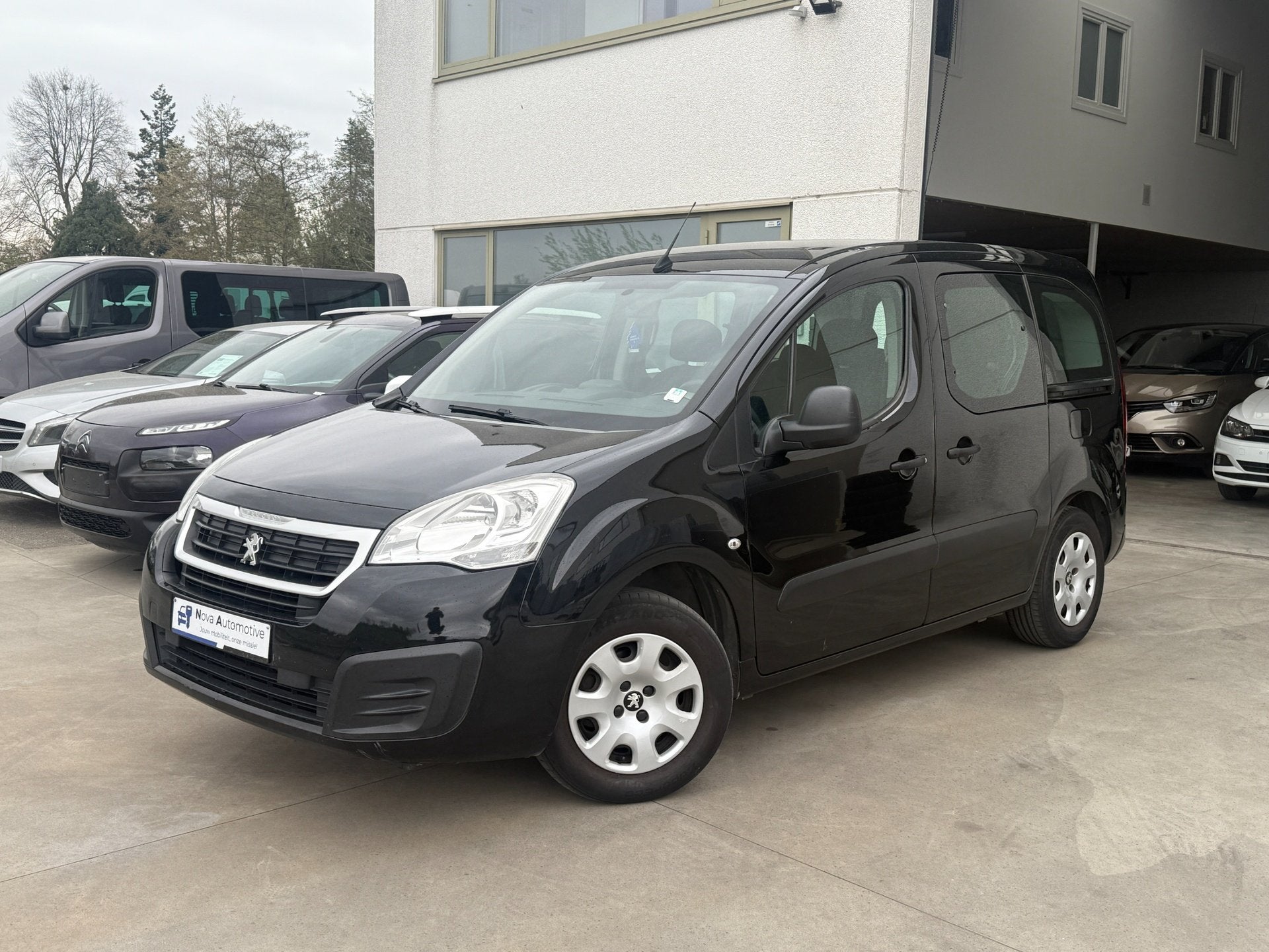 Peugeot Partner, 2017, Navi, Airco, Parksens + 12M Garantie, Auto's, Voorwielaandrijving, Gebruikt, Zwart, Bedrijf