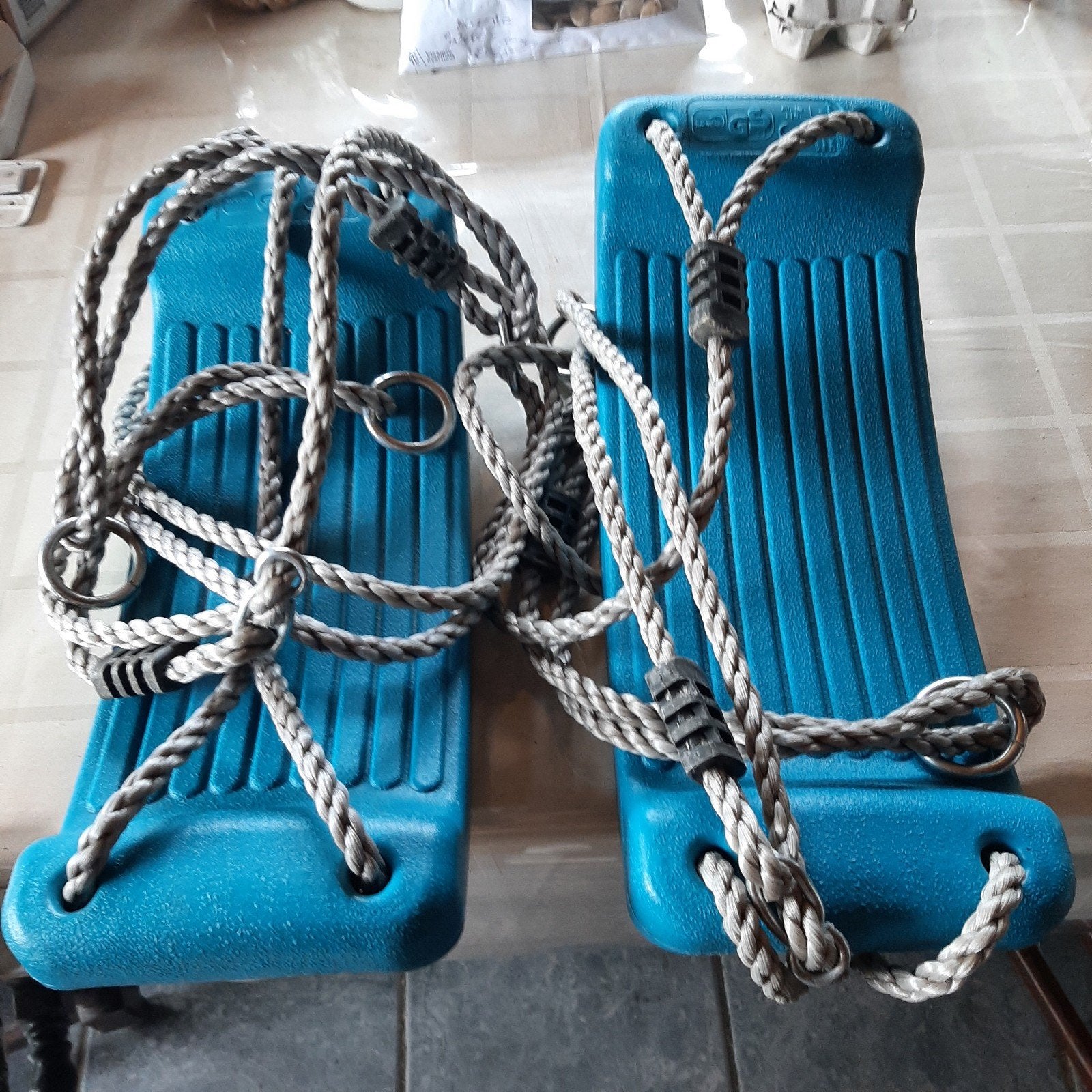 2 identieke schommelzitjes in nieuwstaat., Ophalen