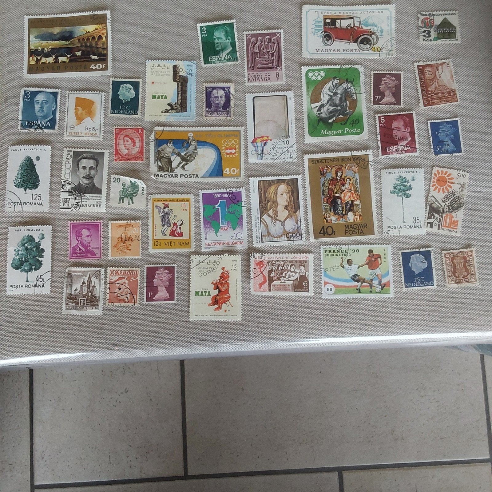 37 verschillende oude postzegels, Ophalen of Verzenden