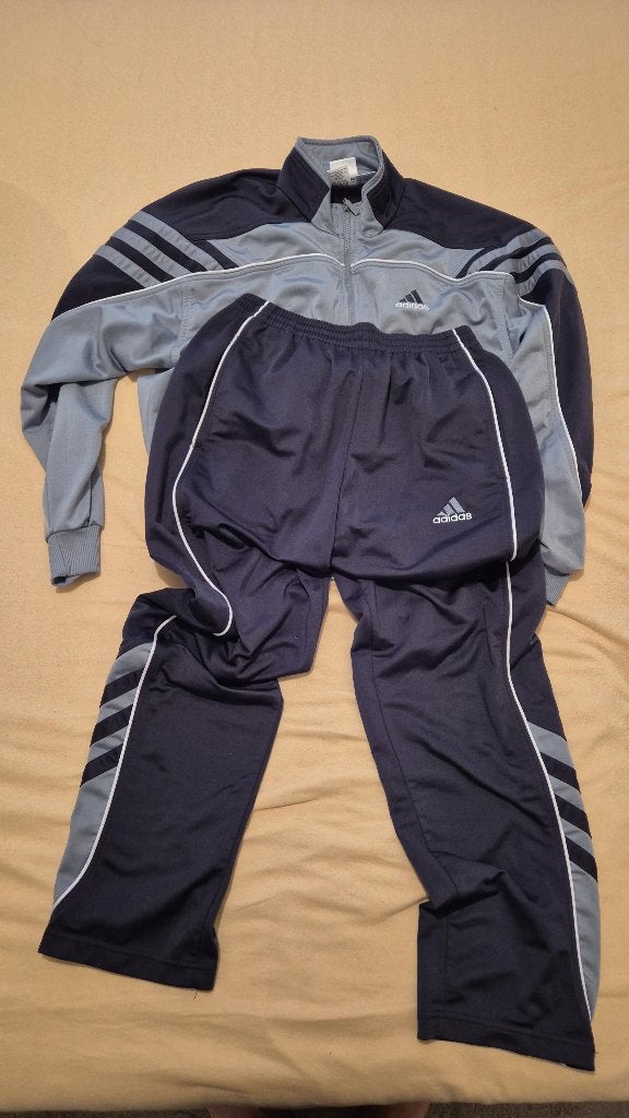 Nieuwe trainingspak Adidas voor Heren -Jongens  grijs -zwart, Ophalen, Maat 48/50 (M), Wandelen of Outdoor, Nieuw