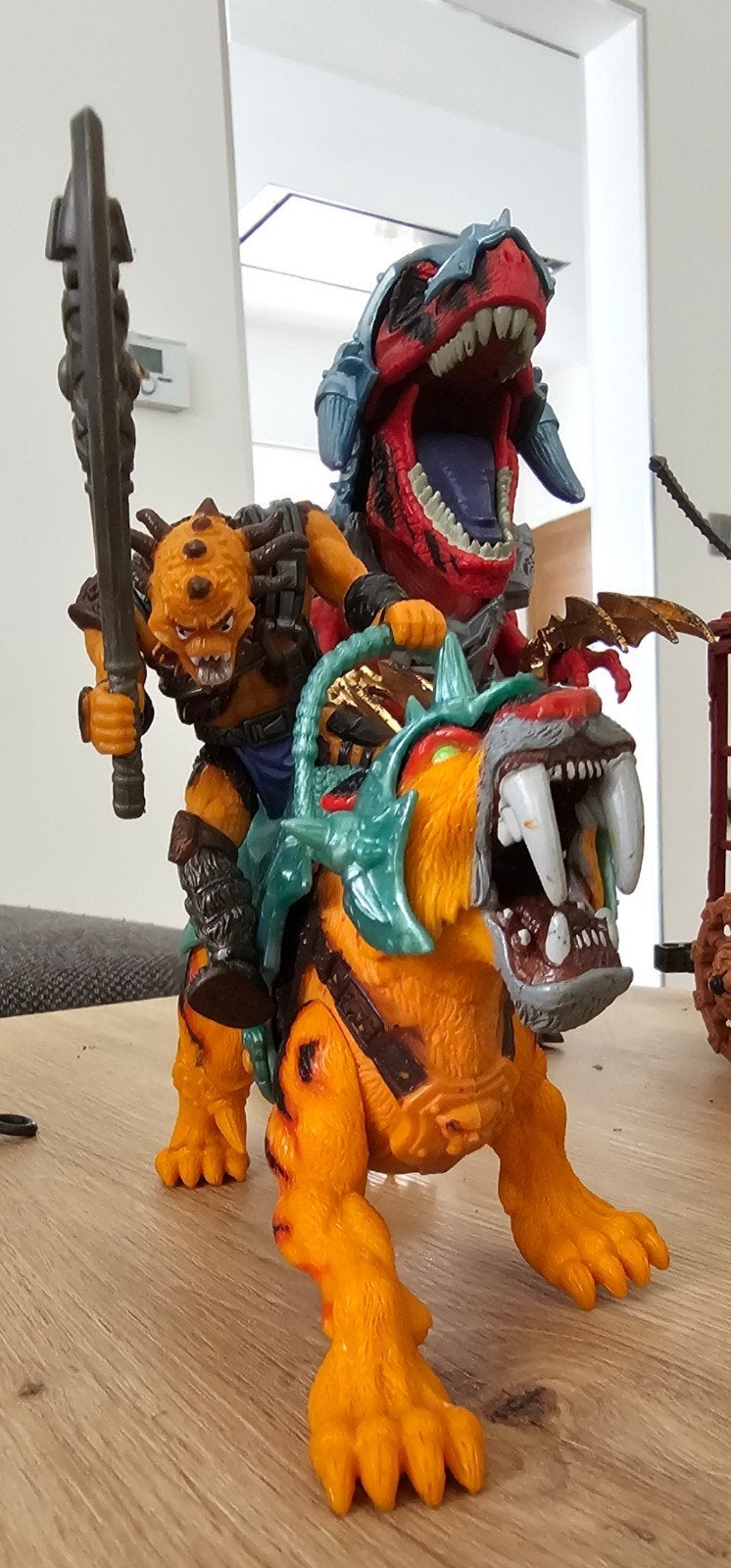 Groot Beast Raiders lot – T-Rex, Sabretooth Tiger, toren & f, Ophalen, Zo goed als nieuw