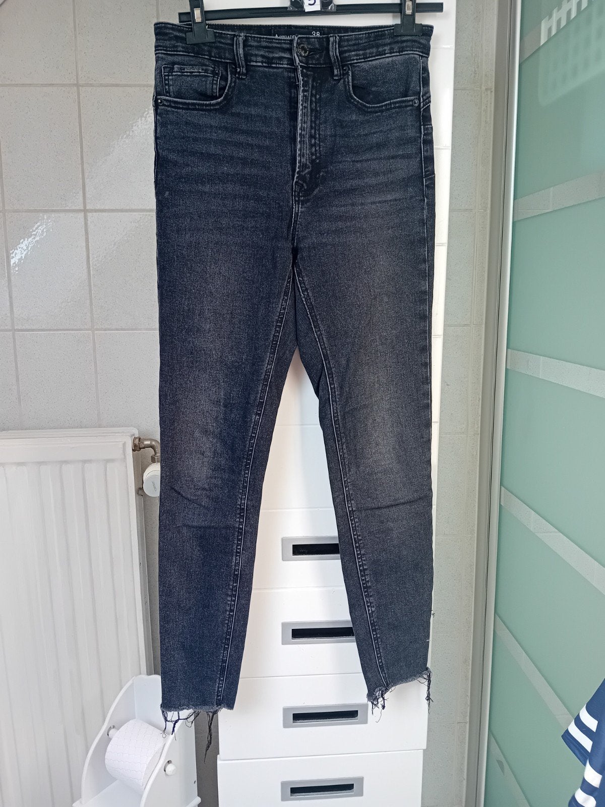 Heel mooie broek maat 38 merk stradivarius kleur grijs, Ophalen of Verzenden, Grijs
