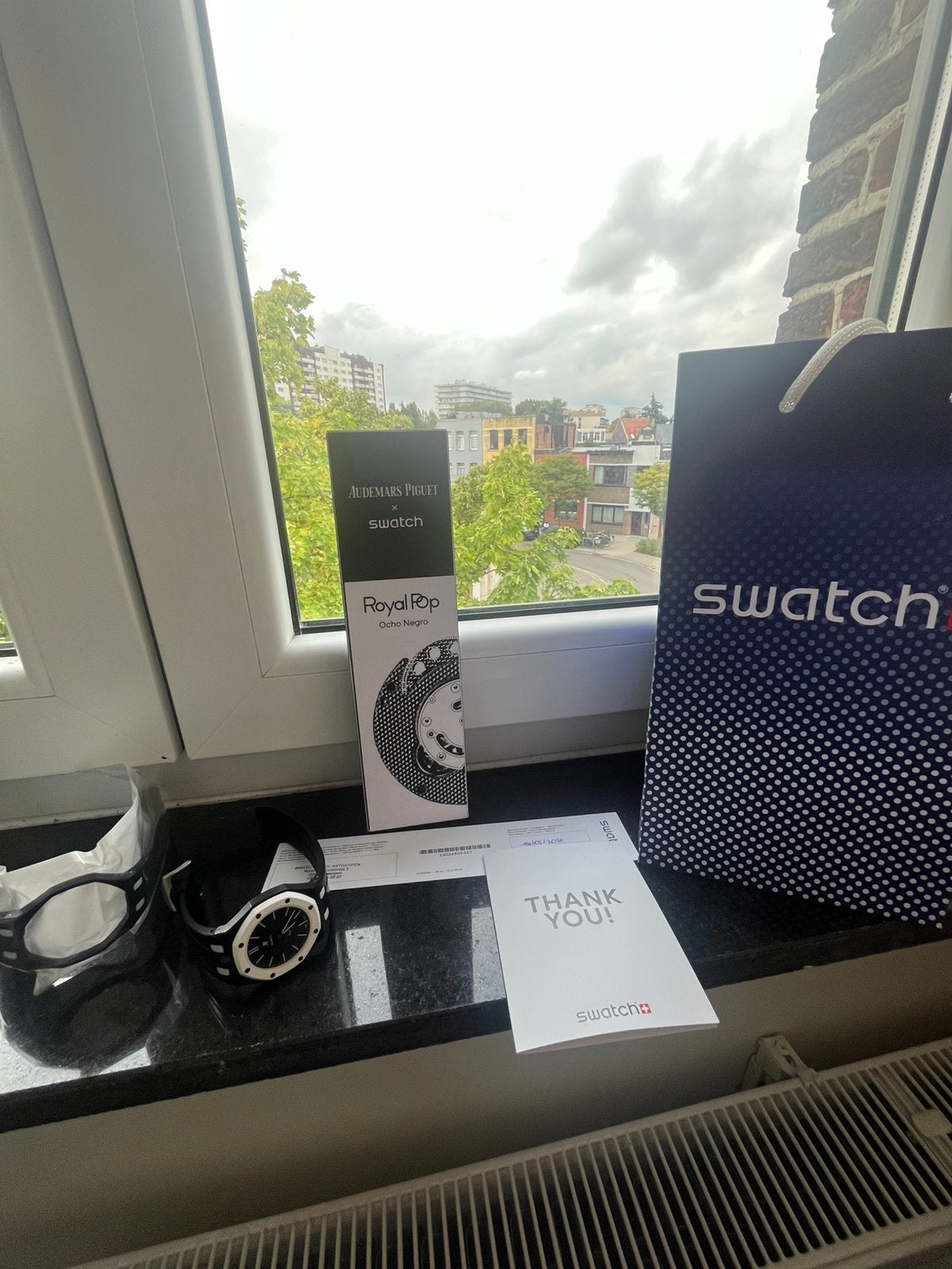 Ap x Swatch, Bijoux, Sacs & Beauté, Enlèvement ou Envoi, Comme neuf, Swatch