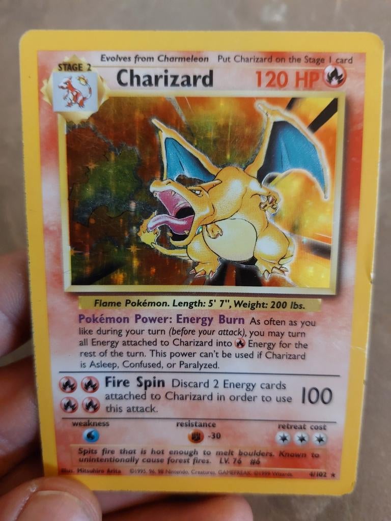 Charizard holo 4/102, Hobby en Vrije tijd, Verzenden