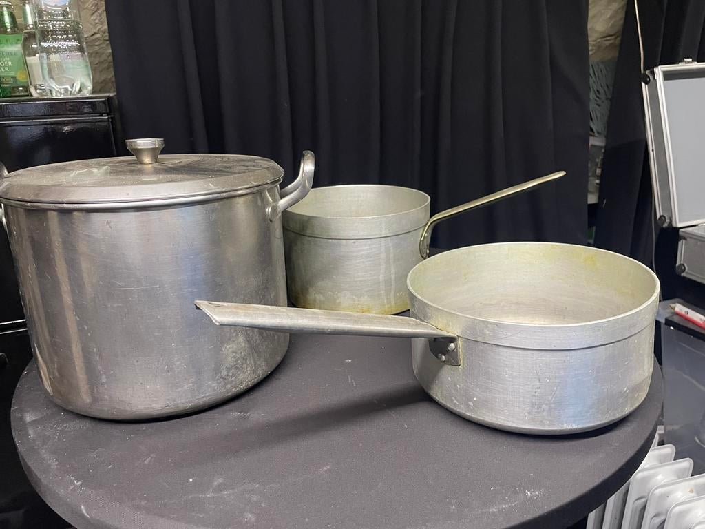 Inox grote ketel en twee pannen, Ophalen