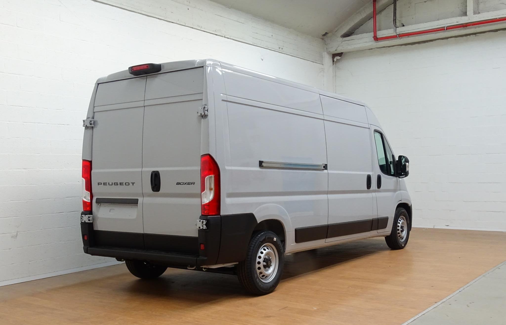 Peugeot Boxer 2.2 BlueHDi S&S 180 440 L3H2 Heavy Auto, Auto's, 4 deurs, Stof, Zilver of Grijs, 132 kW