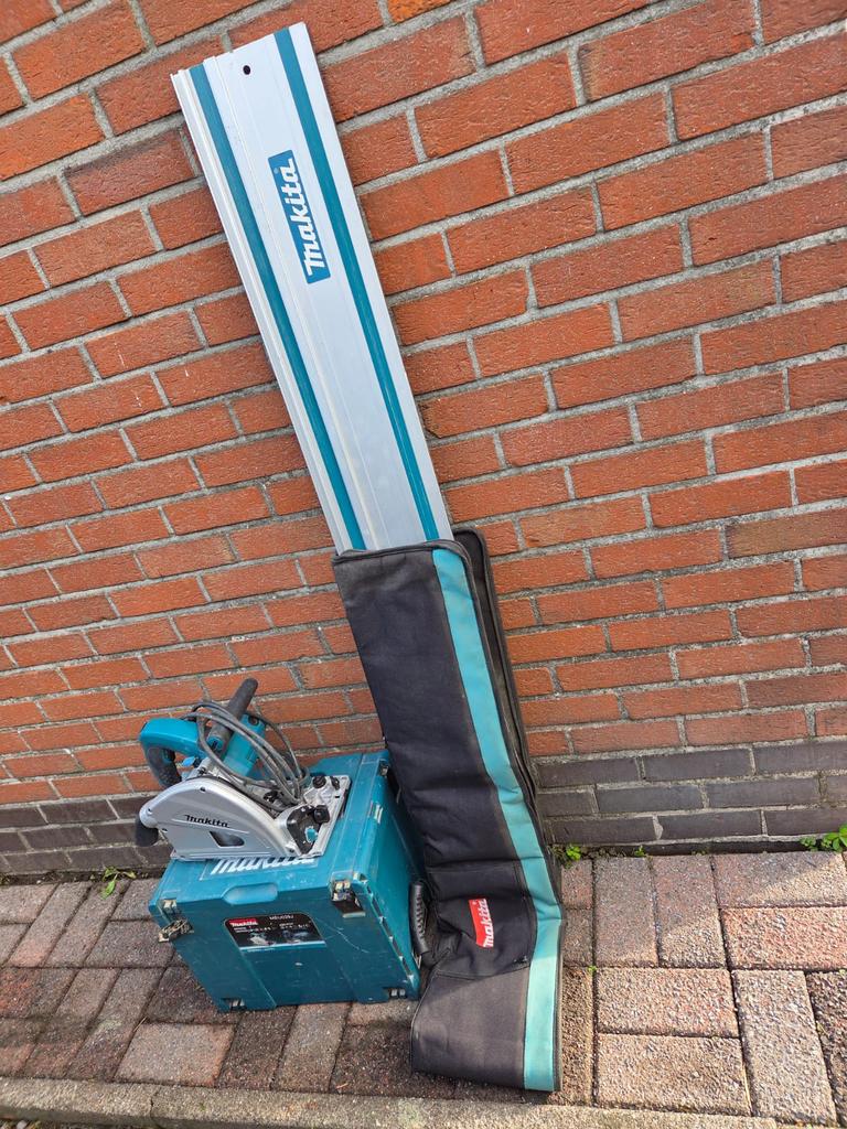 Makita invalzaag + geleiderail, Ophalen, Zo goed als nieuw