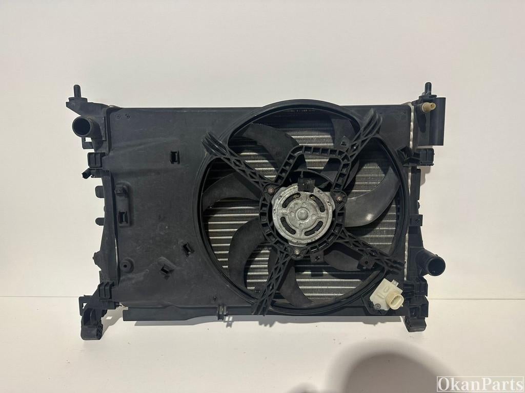 Opel Corsa D koelvin radiateur 13249564 13249566, Gebruikt, Opel