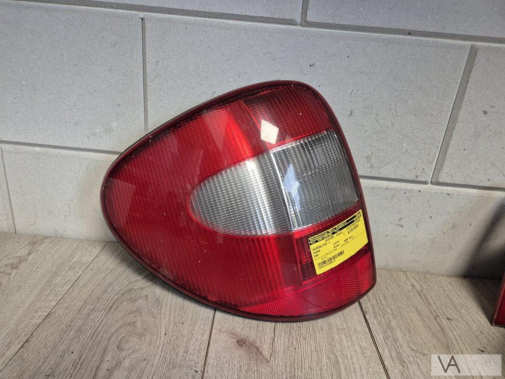 Chrysler (Grand) Voyager 2000 - 2007 achterlicht links €75, Utilisé, -, -, Enlèvement ou Envoi
