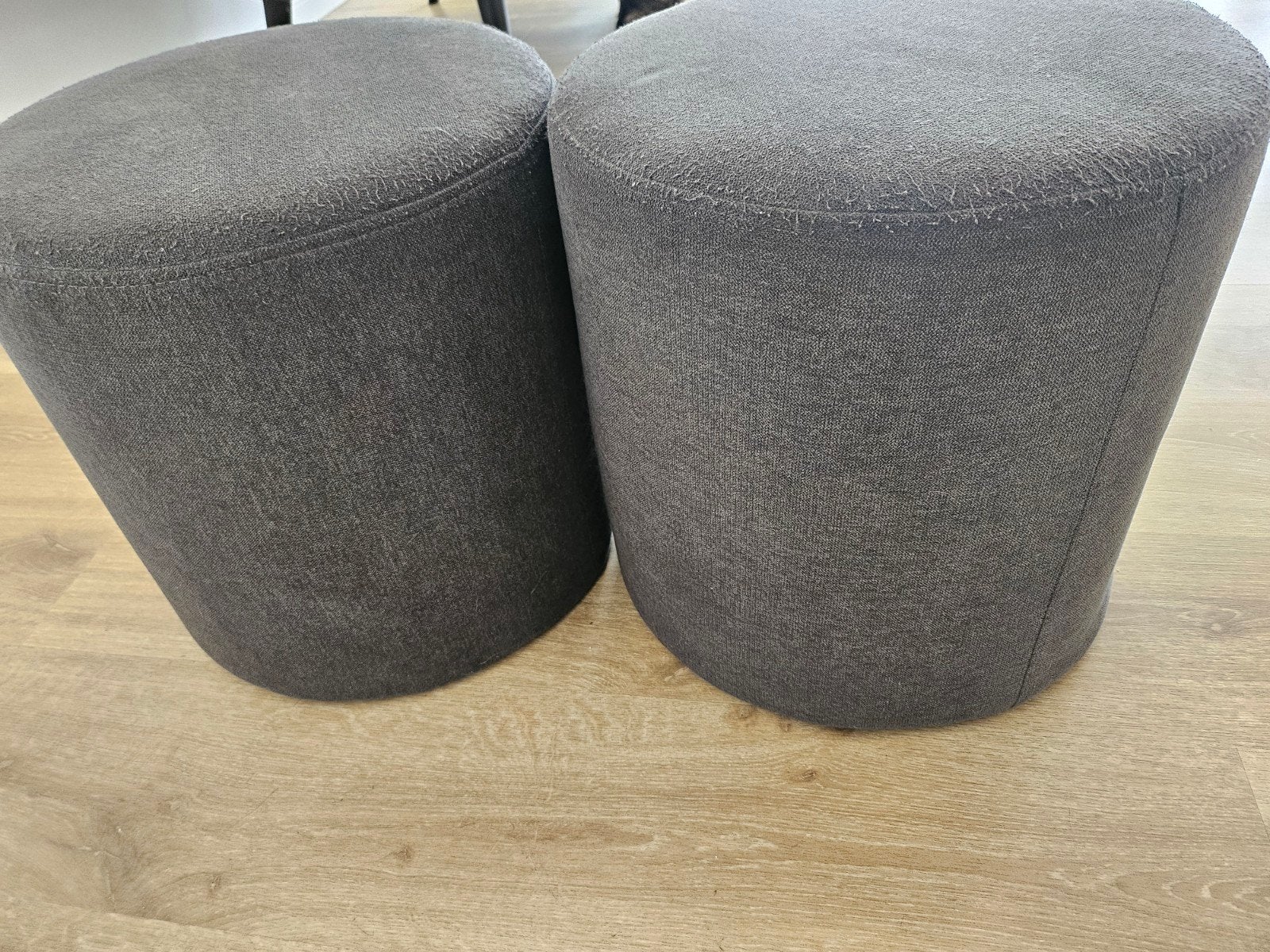 2 poufs gris, Enlèvement