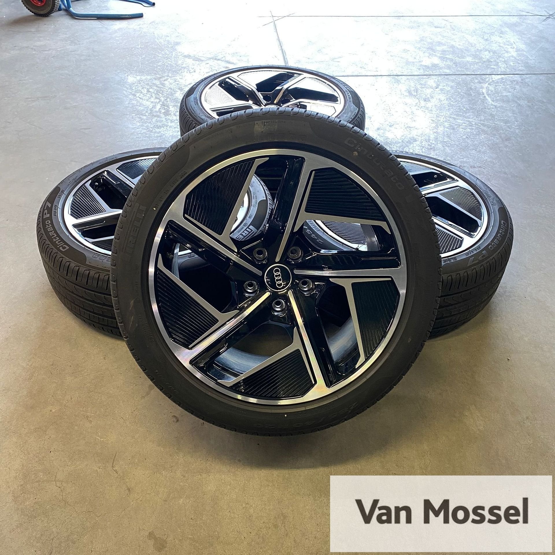 Audi E-Tron GT RS Pirelli Cinturato P7 Blue Elect 245/45/R20, Auto-onderdelen, -, -, Banden en Velgen, Ophalen of Verzenden